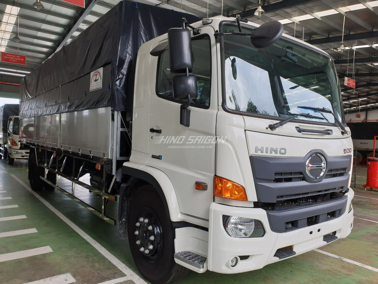 Hino FG8JT7A thùng bạt nhôm tải trọng 7.650 kg