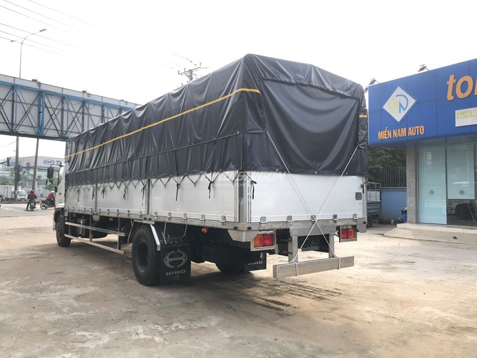 Hino FG8JT7A thùng bạt inox tải trọng 7.7 tấn
