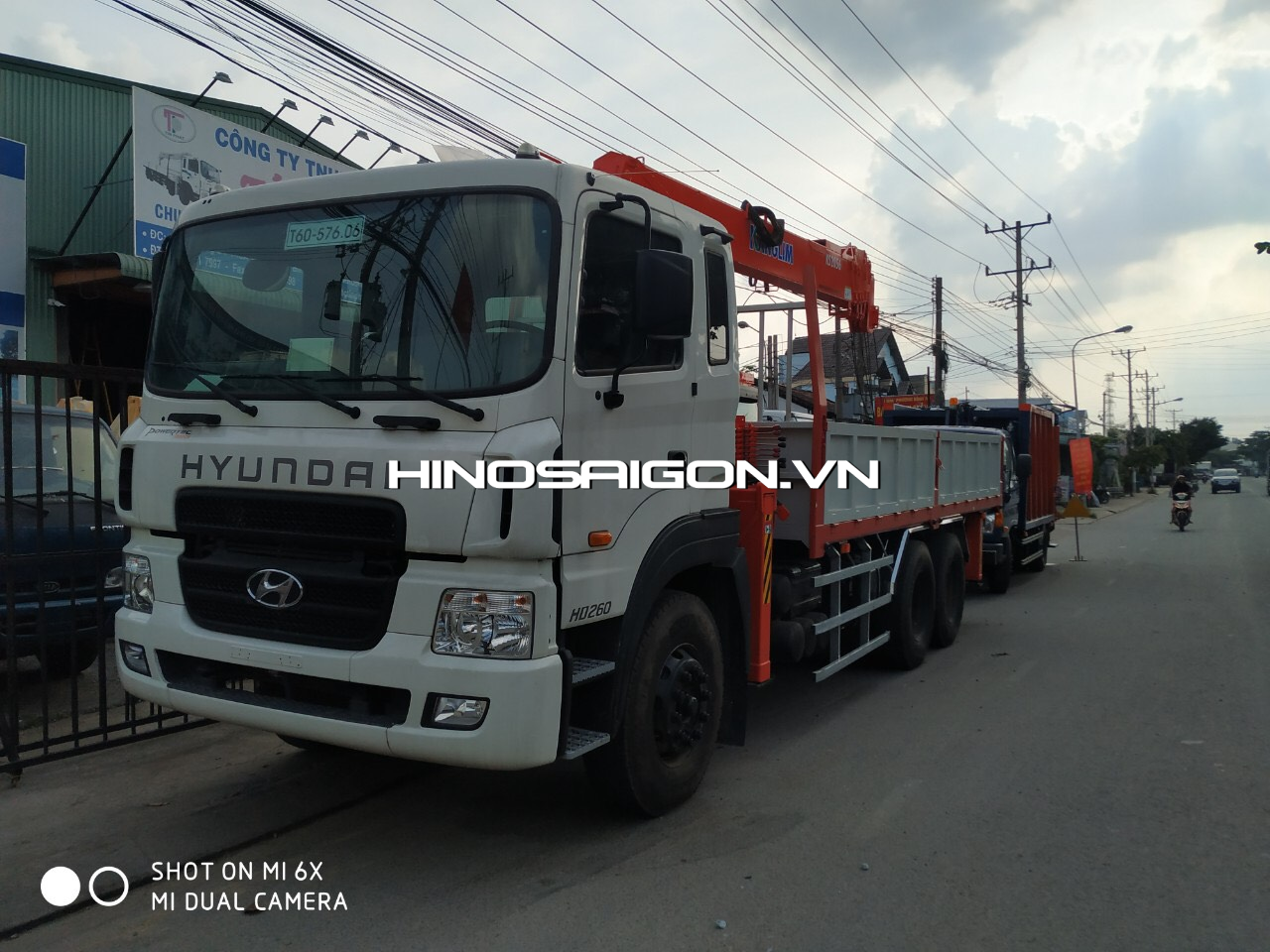 Hyundai hd260 lắp cẩu Kanglim KS2056 (8 tấn 6 khúc) tải trọng 9,2 tấn