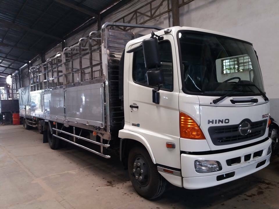 Hino FC9JLTC thùng bạt tải trọng 6,5 tấn