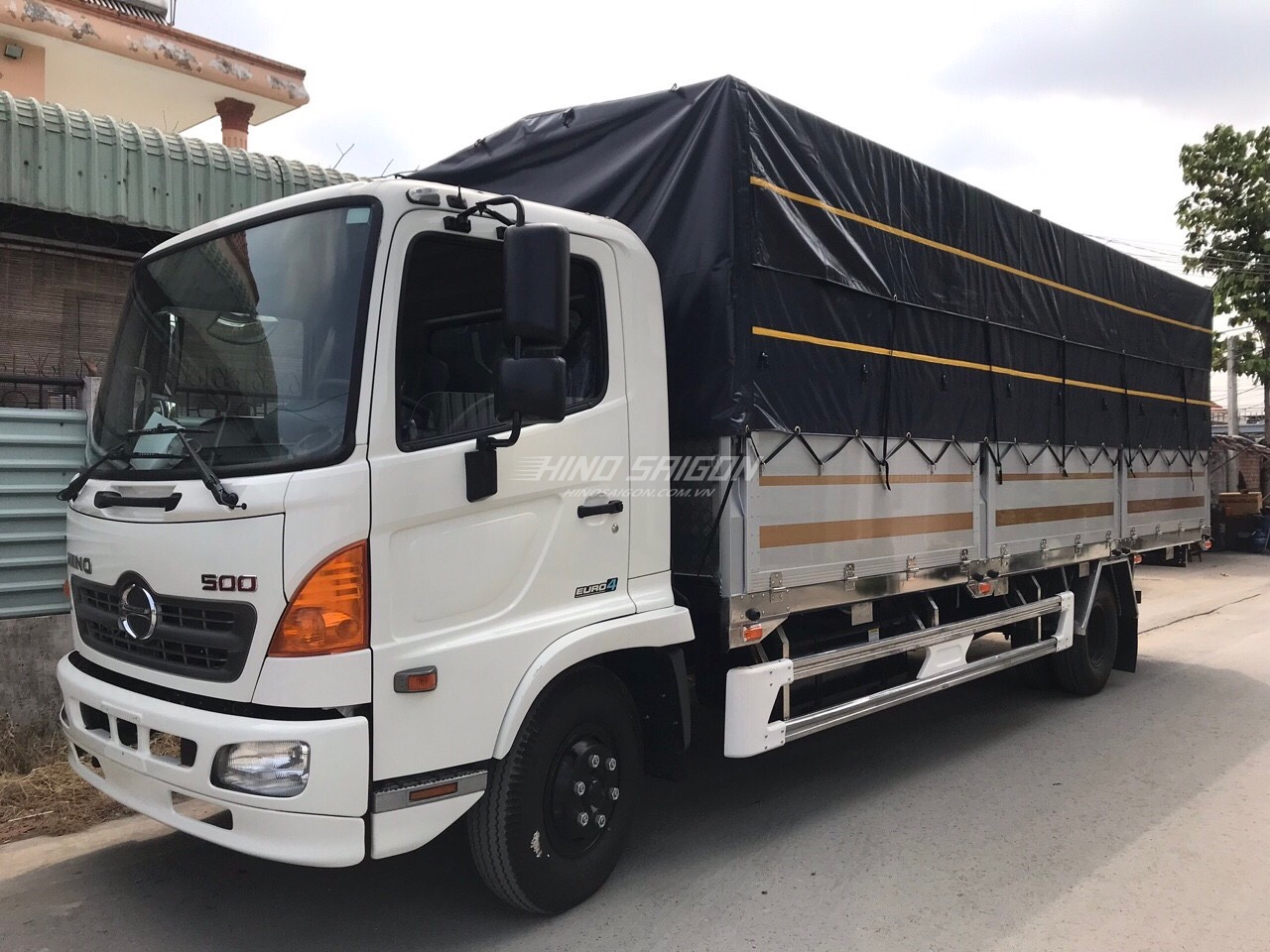 Hino FC9JLTC thùng bạt tải trọng 6,5 tấn