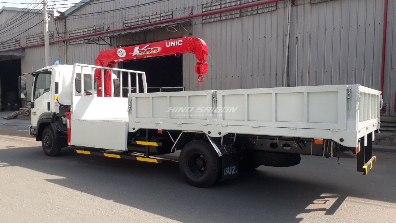 Isuzu FRR90N gắn cẩu unic URV340 tải trọng 5 tấn