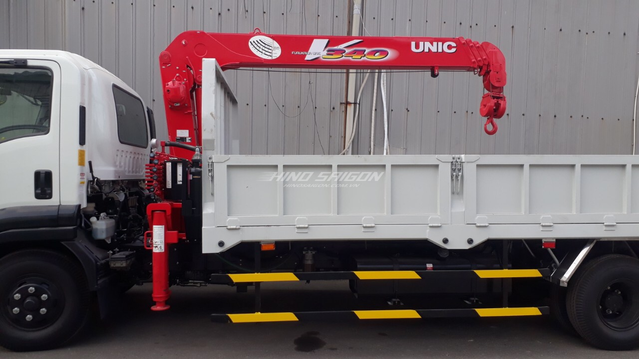 Isuzu FRR90N gắn cẩu unic URV340 tải trọng 5 tấn