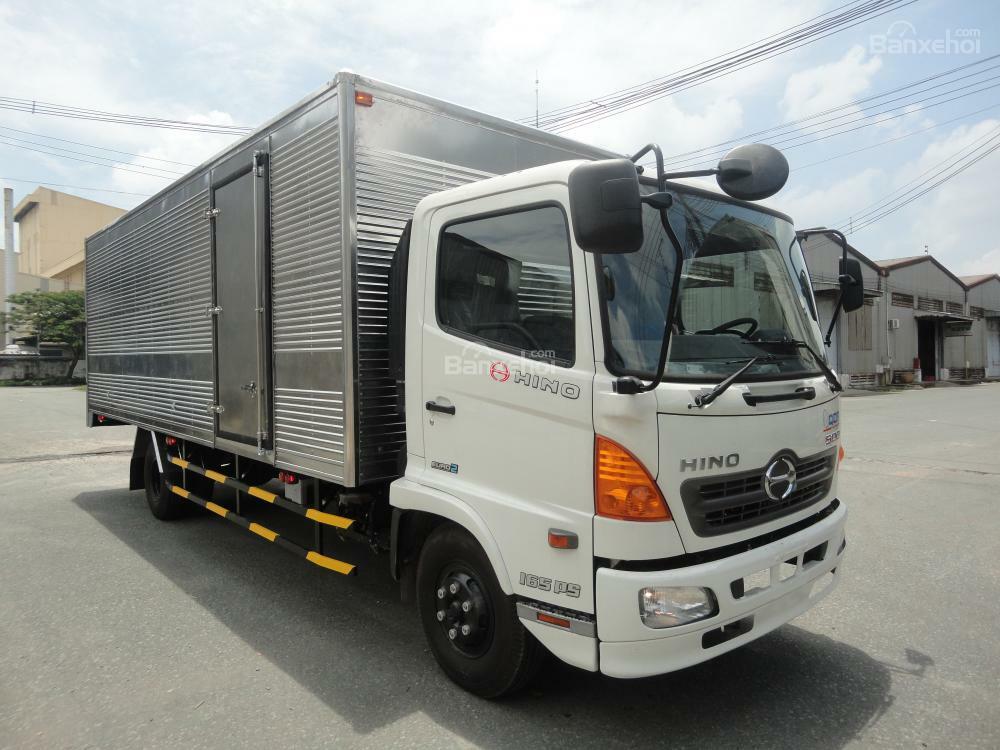 Hino FC9JLTC thùng kín tải trọng 6,4 tấn