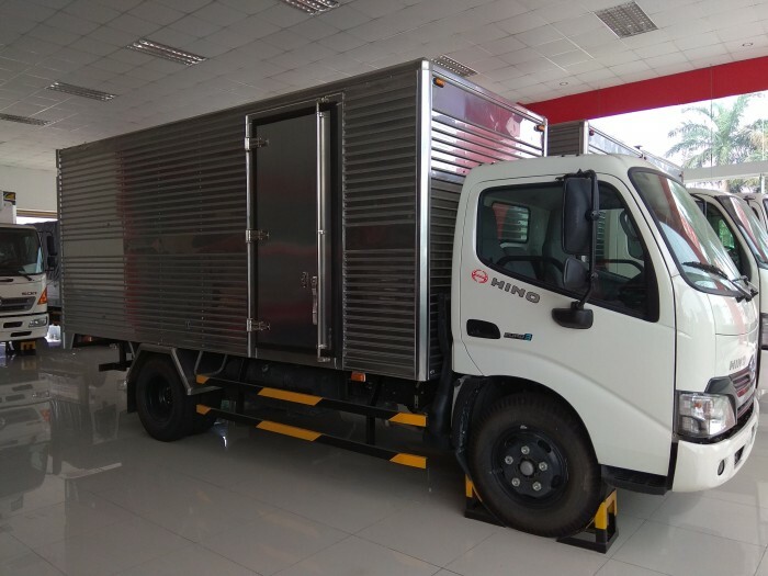 Hino XZU650L thùng kín tải trọng 1.5 tấn