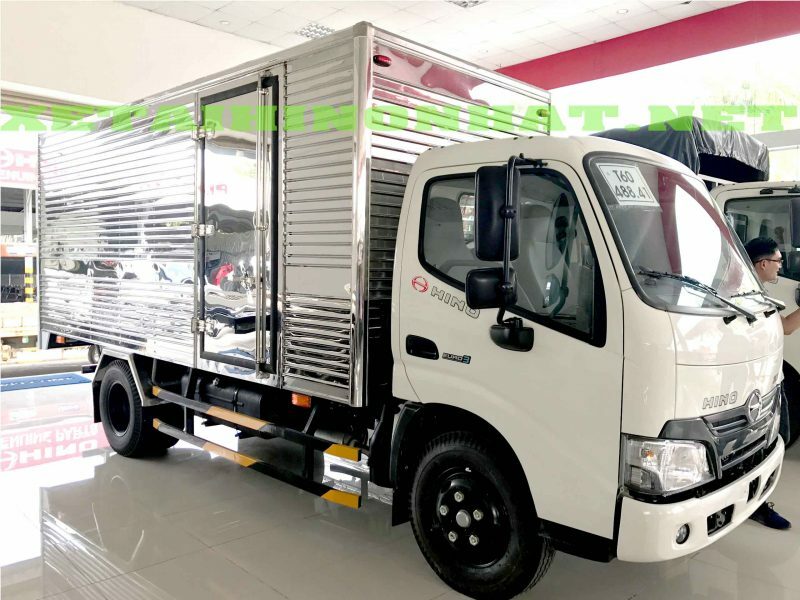 Hino XZU650L thùng kín tải trọng 1.5 tấn