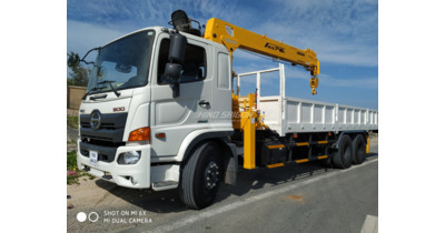 Hino FM8JW7A gắn cẩu soosan SCS746LS tải trọng 10.4 tấn