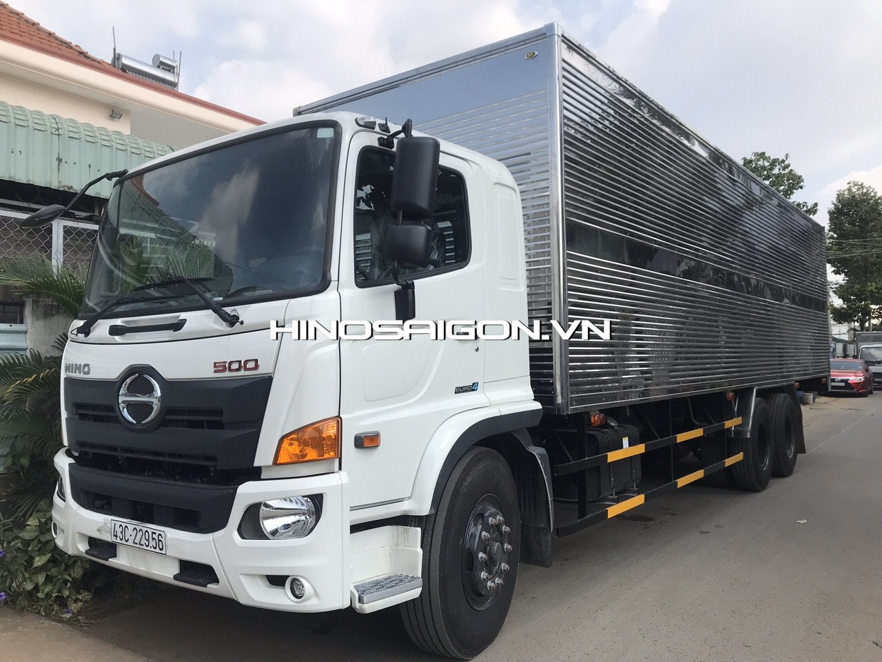 Update the product line of hino truck FL8JW7A boxed at HINO SAI GON 2020